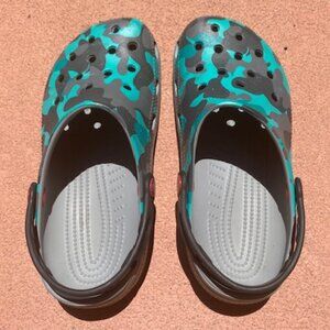 Crocs Adult Gray and Blue Camo